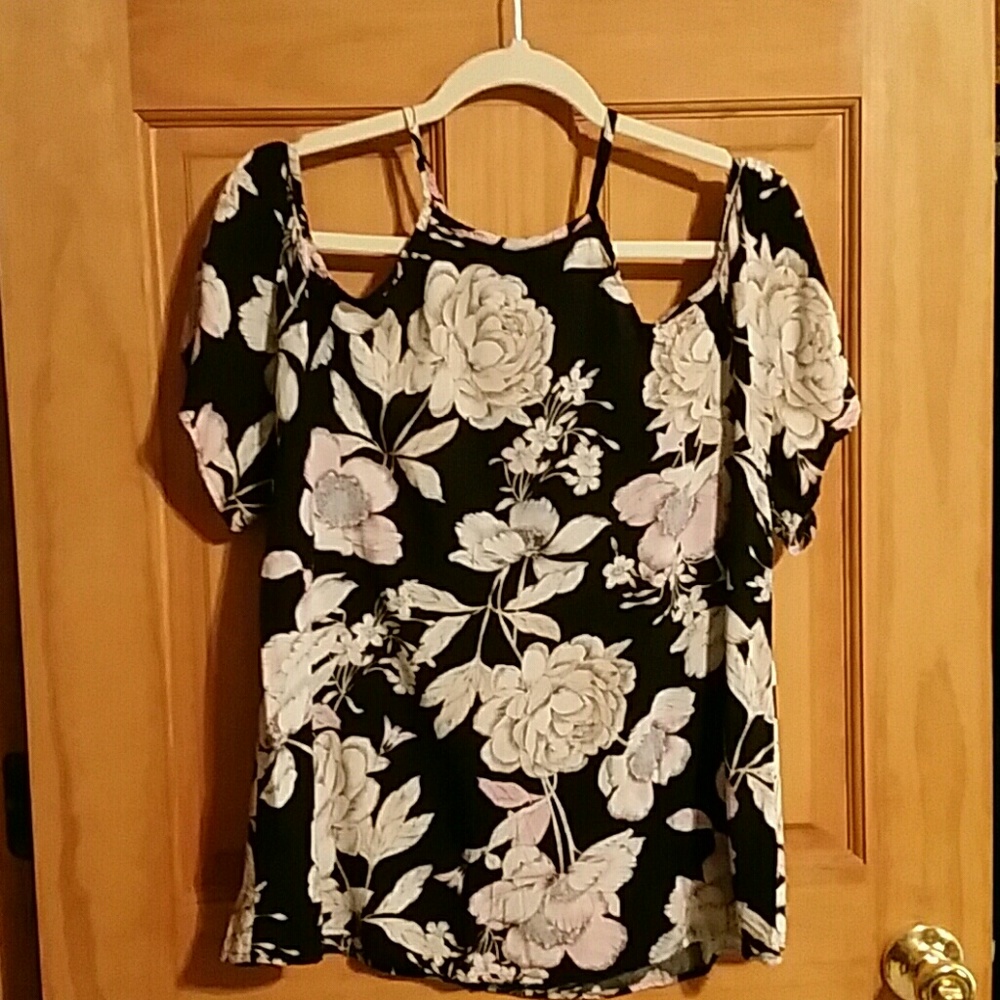 Floral Top New without tags